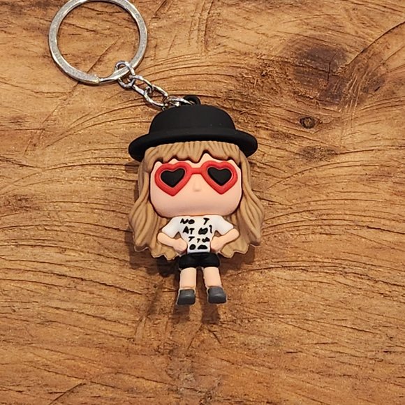 NEW TAYLOR SWIFT Figure TAYLOR SWIFT Minifigure Taylor Swift Keychain Pop Figure - Picture 3 of 4